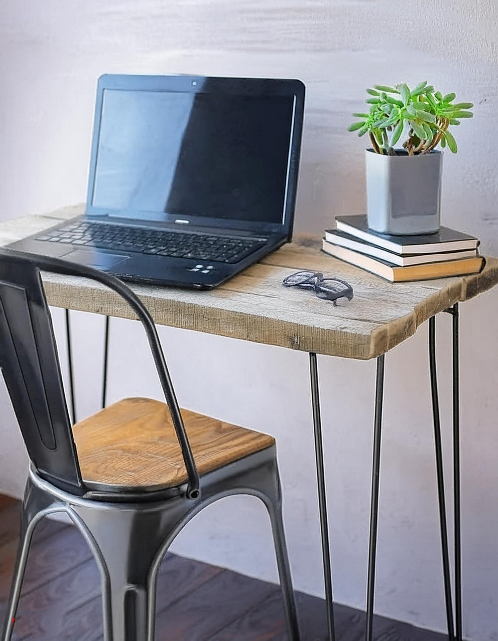 Craft a Reclaimed Wood Desk with Hairpin Legs 