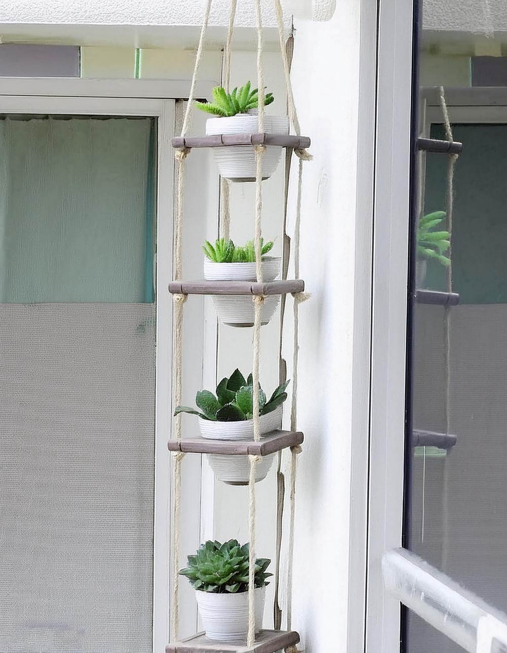 Flower Pots with Easy-to-Build Plant Drainage System