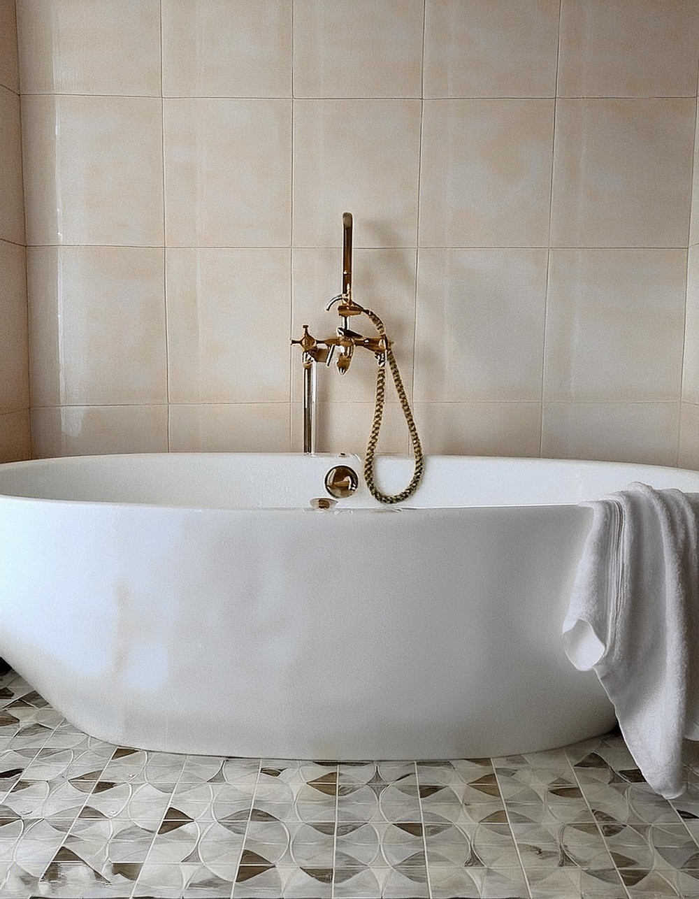 Serene Simplicity With Geometric Elegance