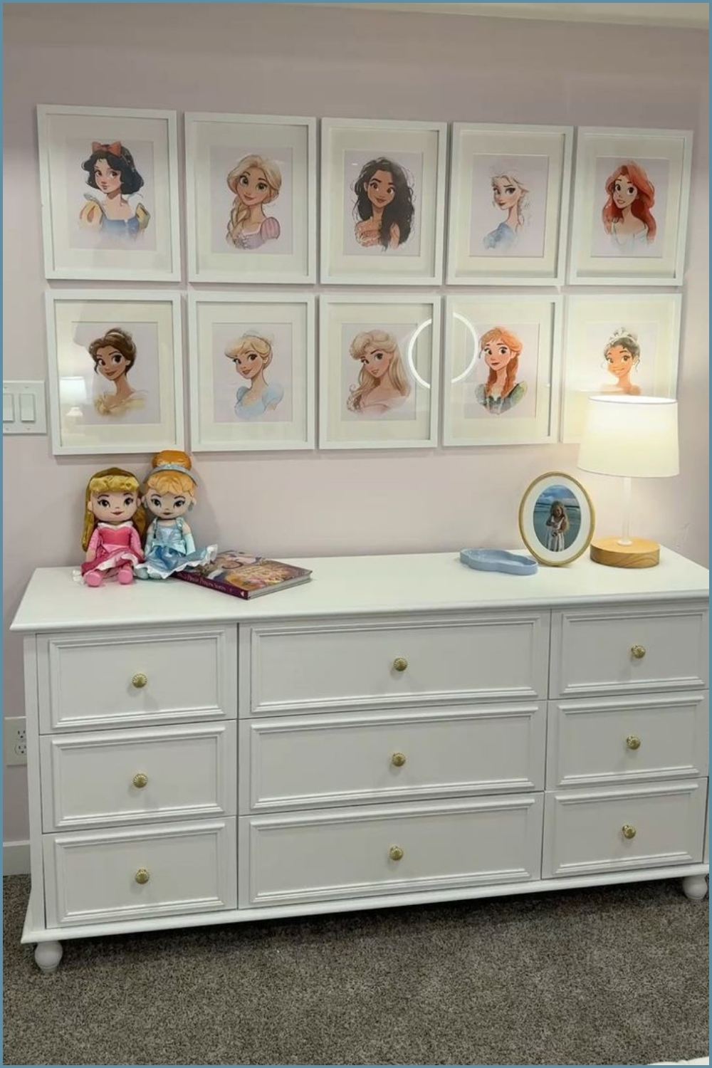 1. Minimalist Shelf Lighting1. Minimalist Shelf Lighting